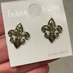 New gold leaf’s safe fleur de lis earrings